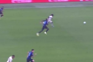 士别三日！国米官推：隆重介绍“拖后中卫”比塞克💪